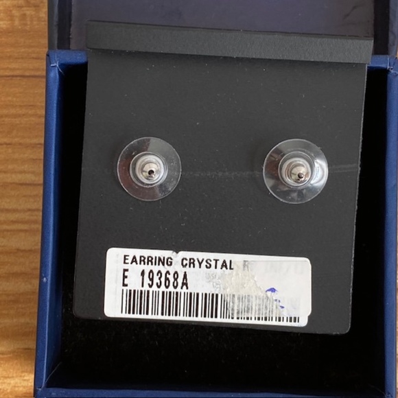 NWT Petit Bijoux Stud Earrings made with Swarovski Elements - Picture 3 of 3